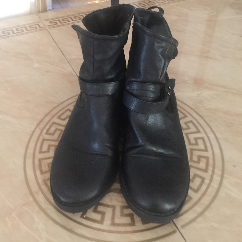 BONGO BOOTS Size 9